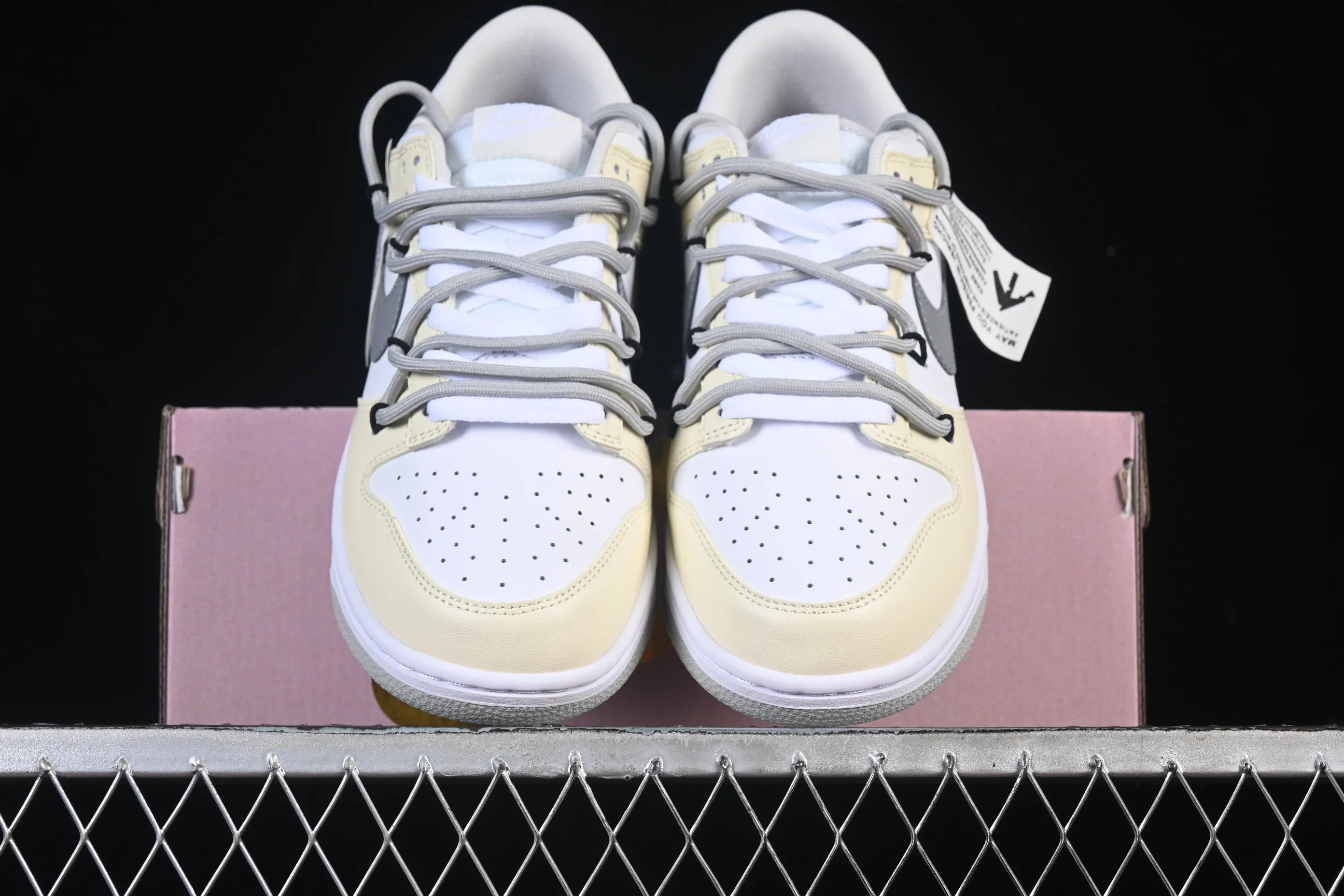 All categories Nk SB Dunk Series Nk SB Dunk Low High-end customized low-top sneakers Nike SB Dunk Low straps low-top casual sneakers HF5441-105